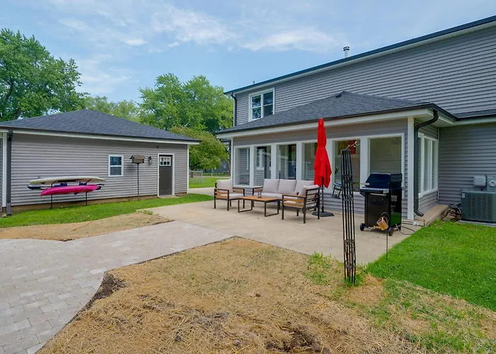 Walk To Beach! Mccullom Family Getaway Holiday home
