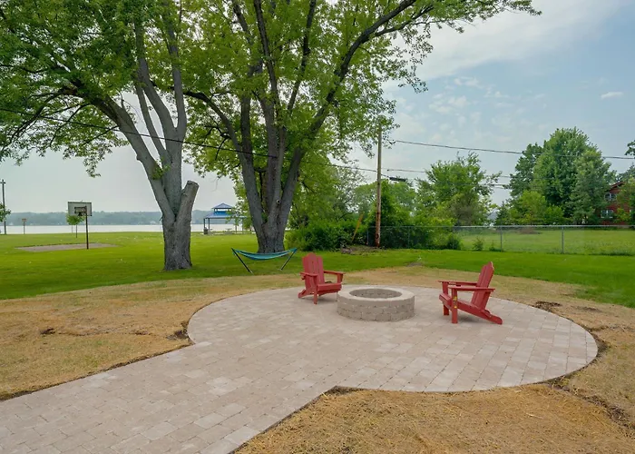 Walk To Beach! Mccullom Family Getaway Holiday home